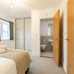 Heathrow House With Parking - Sleeps 5 Near M25, Virginia Water, Thorpe Park & Legoland, Mid To Long Term Bookings Welcome
