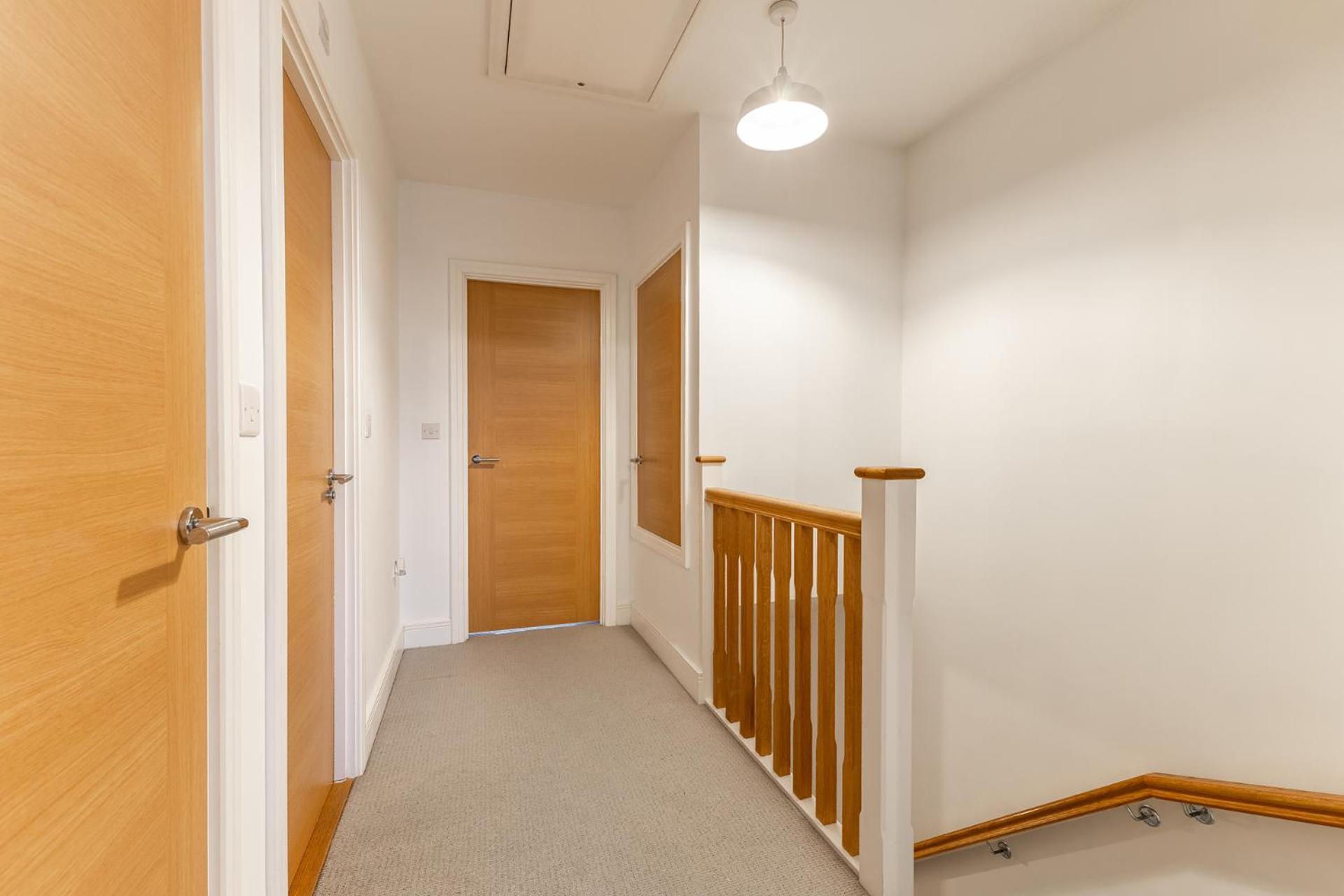Heathrow House With Parking - Sleeps 5 Near M25, Virginia Water, Thorpe Park & Legoland, Mid To Long Term Bookings Welcome Holiday home Stanwell