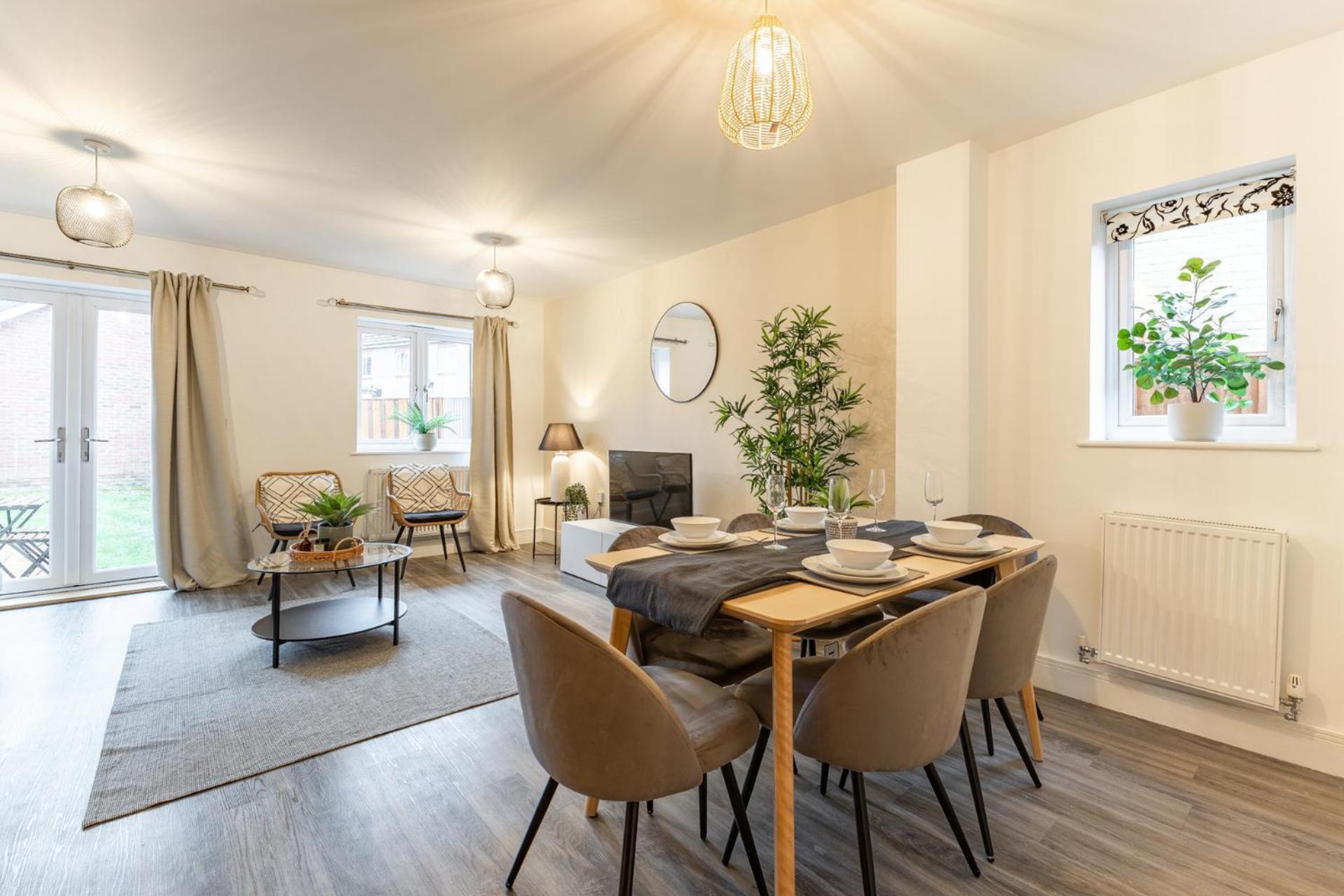 Heathrow House With Parking - Sleeps 5 Near M25, Virginia Water, Thorpe Park & Legoland, Mid To Long Term Bookings Welcome Stanwell