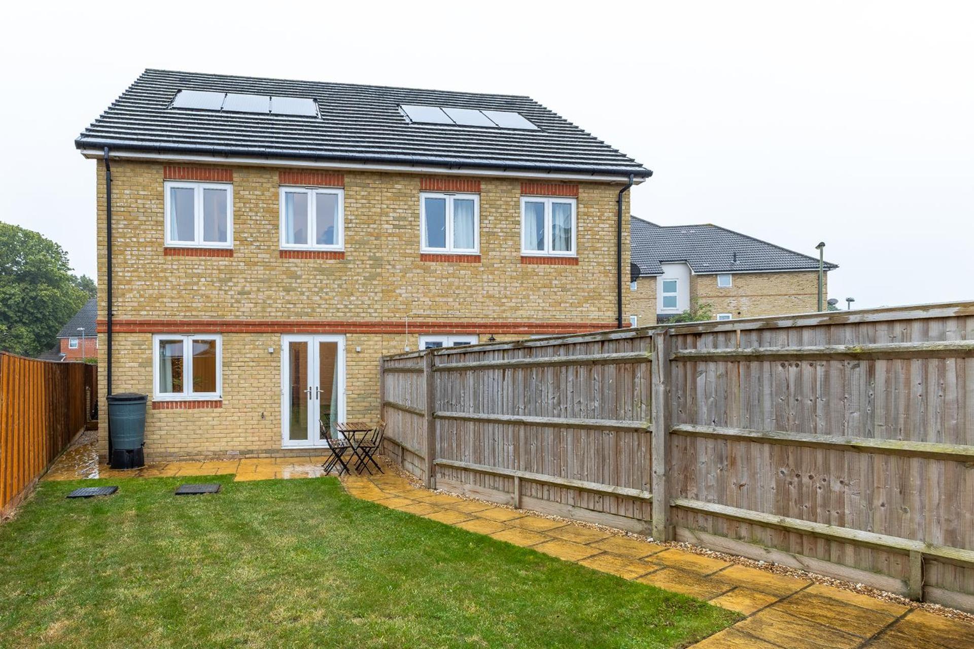 Heathrow House With Parking - Sleeps 5 Near M25, Virginia Water, Thorpe Park & Legoland, Mid To Long Term Bookings Welcome * Stanwell