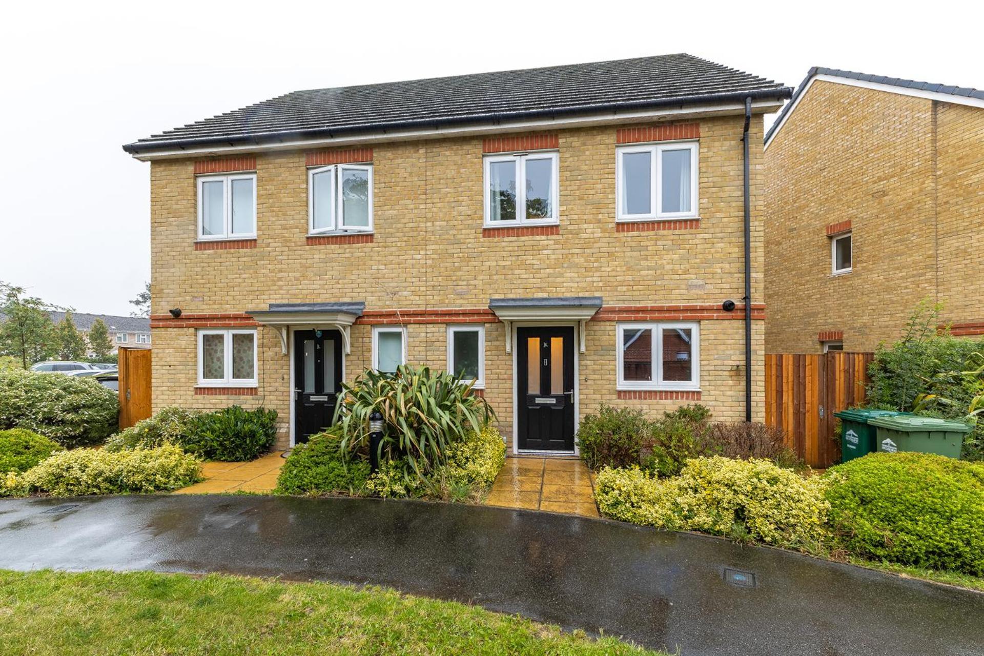 Holiday home Heathrow House With Parking - Sleeps 5 Near M25, Virginia Water, Thorpe Park & Legoland, Mid To Long Term Bookings Welcome
